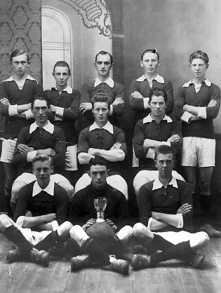 Mynd:1974 b 233 AA.jpg