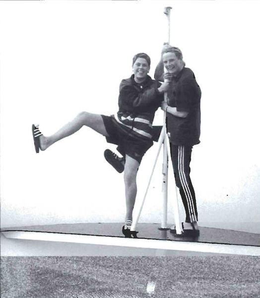 Mynd:Sæbjörg og Sólrún Sdbl. 1999.jpg