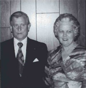 Hjónin Jón Guðleifur Ólafsson og Anna Þorsteinsdóttir SDBL. 1987.jpg