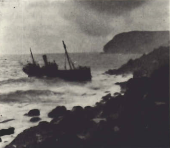 Mynd:Togarastrand við Haugana 1924.png