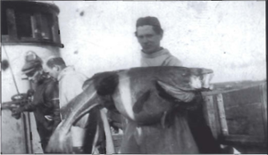 Um borð á Reyni VE.png