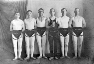 Slyngir glímumenn 1921.jpg