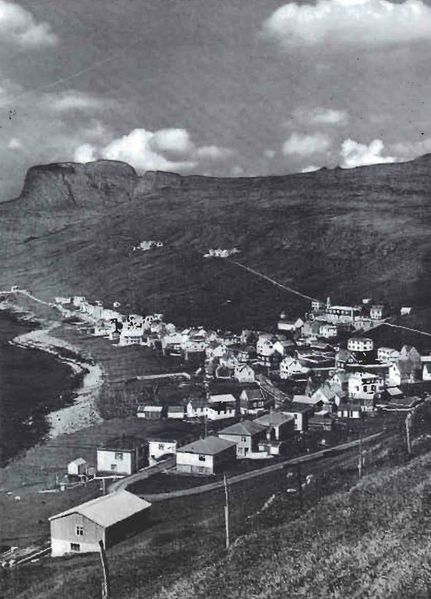 Mynd:Bærinn í Sumba Sdbl. 1990.jpg