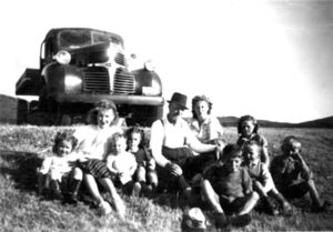 Vatnsdalur folkid a godum degi.jpg