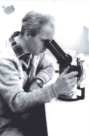 Hafsteinn kannar sýni SDBL. 1988.jpg