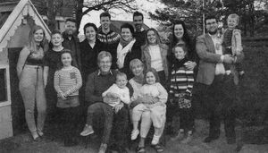 Henry og fjolskylda.jpg