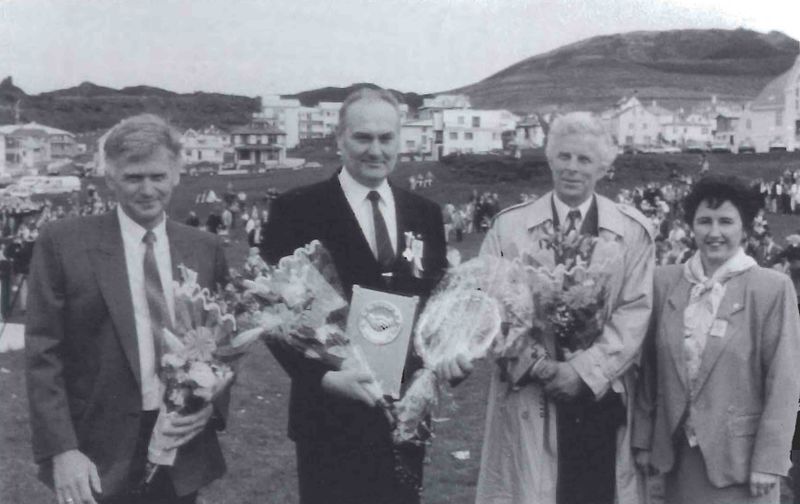 Mynd:Áhöfn Lóðsins Sdbl. 1991.jpg
