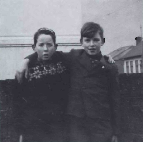 Mynd:Skólafélagarnir Sdbl. 1992.jpg