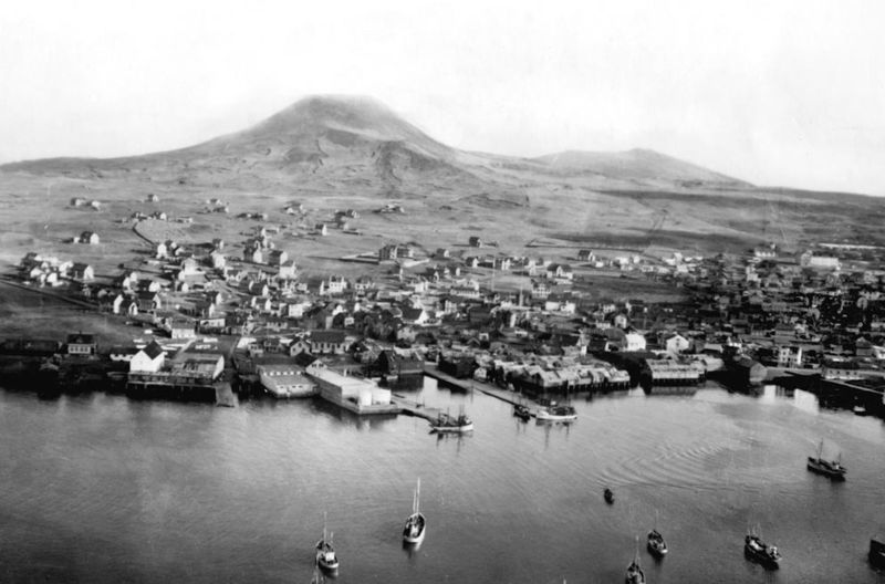 Mynd:Vestmannaeyjar um 1930.jpg