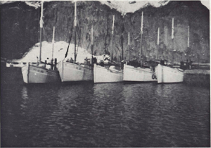 Hluti bátaflota Einars Sigurðssonar við enda Edinborgarbryggju árið 1942.png