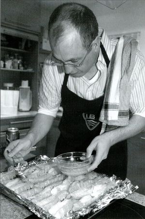 Olíu dreift yfir humarinn Sdbl. 2009.jpg