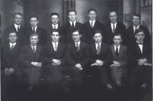 Mynd af þátttakendum í skipstjóranámskeiði Fiskifélags Íslands 1930.png